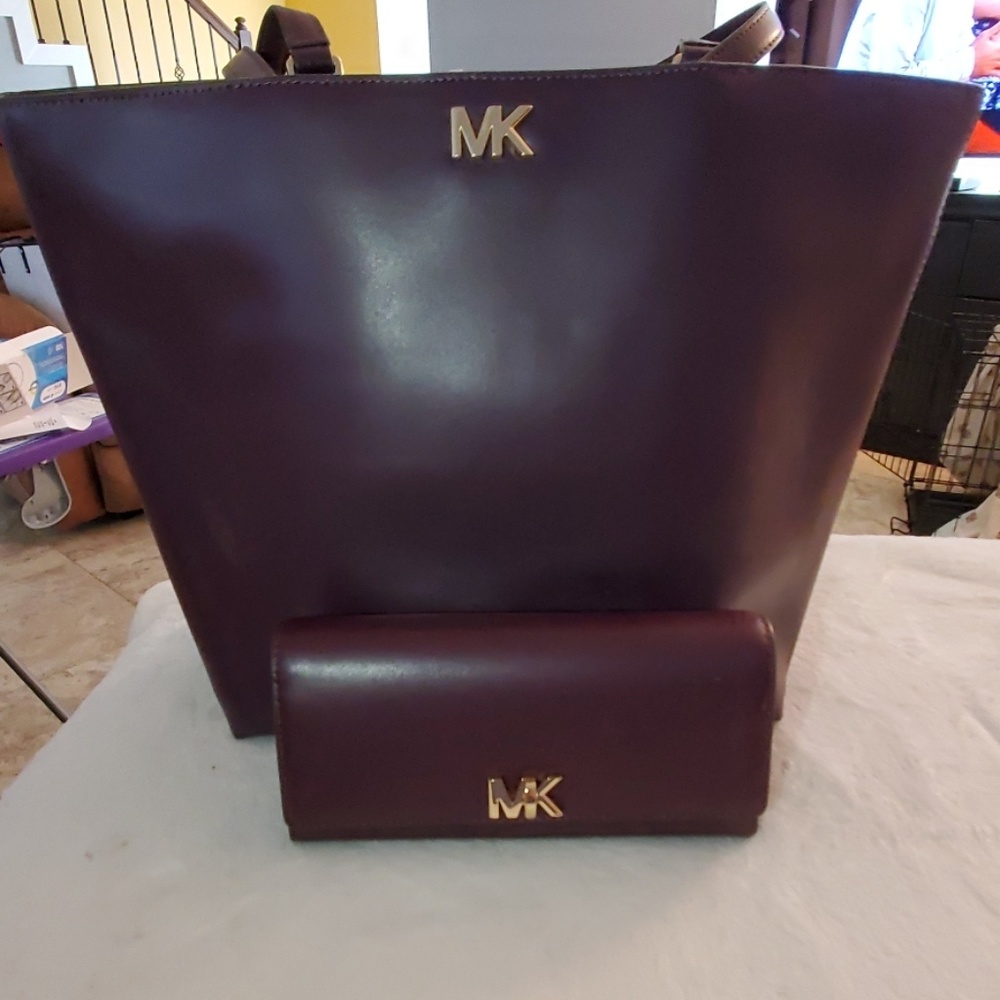 Leather purse and wallet